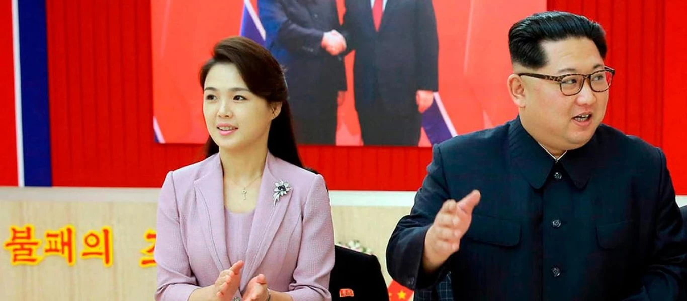 Κιμ Γιονγκ Ουν: Η σύζυγός του Ρι Σολ Γιου έκανε την πρώτη δημόσια εμφάνισή της εδώ και ένα χρόνο (φώτο)